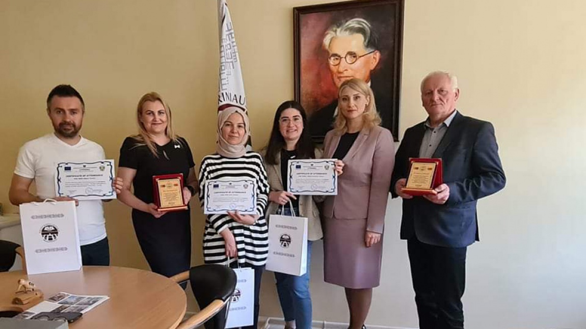 Erasmus KA121SCH kapsamında İşbaşı gözlem için Litvanya'yada bulunan Altınkent İlkokulu öğretmenleri faaliyetlerini başarıyla tamamlayarak bugün sertifikalarını aldı.